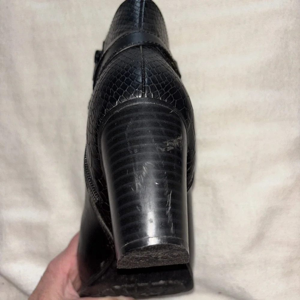 Eurosoft Sigourney Woman's 8M Ankle Boots Black Snakeskin‎ Texture Office